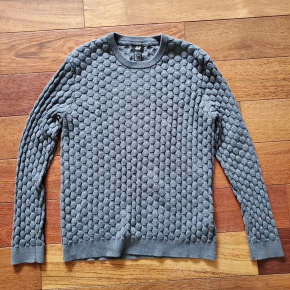 🔖5/$25 H&M Sweater - Picture 2 of 7